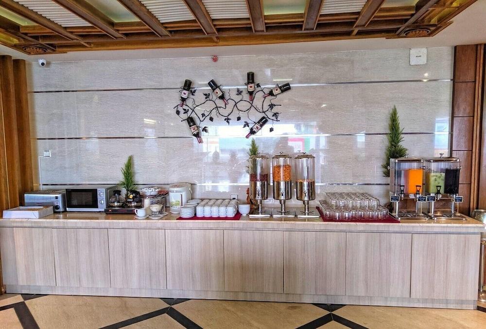 Holiday One Can Tho Hotel Bagian luar foto